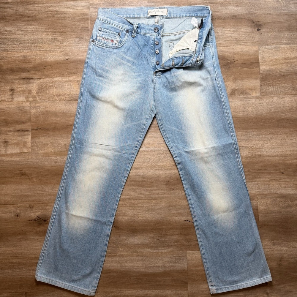 Diesel Jeans Men 31x30 Blue Straight Leg Contrast Light Wash Denim Y2K (Tag 33)